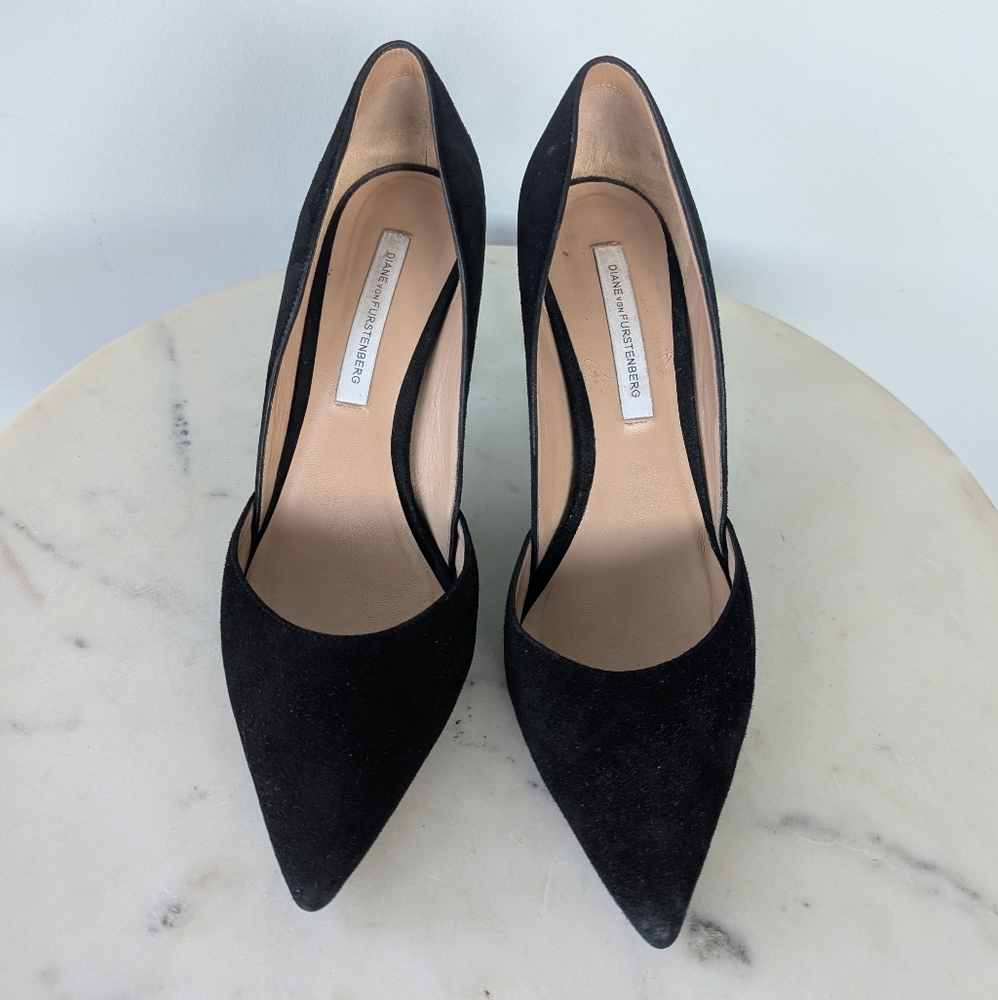 Diane Von Furstenberg Classic Black Suede Pointed Toe Heel - Picture 2 of 9